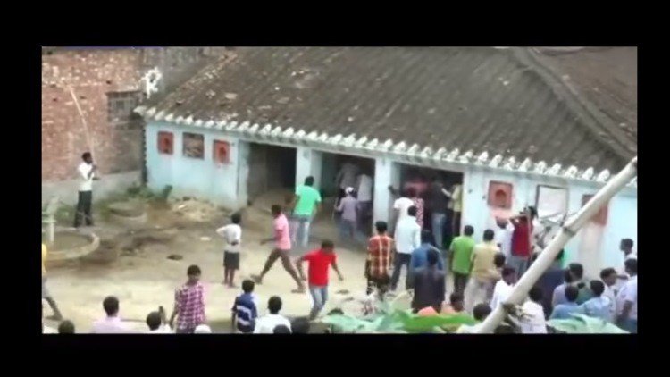 Video espeluznante: Un leopardo ataca a los habitantes en un pueblo indio