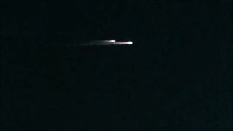 Video: Dos misteriosas bolas de luz brillante cruzan los cielos de EE.UU.
