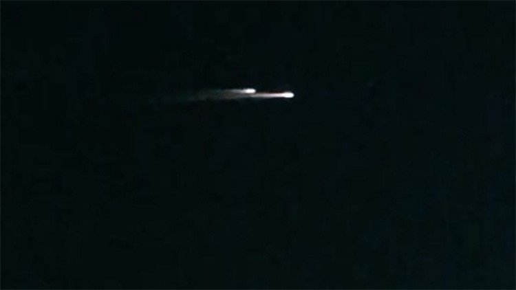 Video: Dos misteriosas bolas de luz brillante cruzan los cielos de EE.UU.