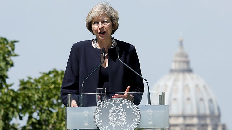 Theresa May confiesa si usaría armas nucleares contra Rusia