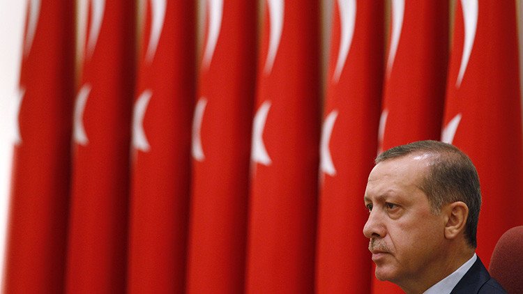Erdogan asume el control del Ejército en Turquía