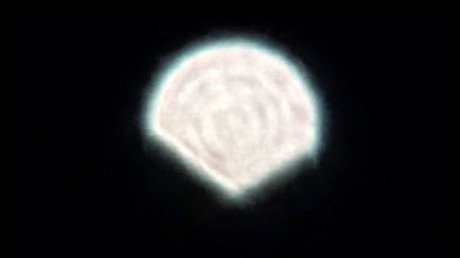 Un 'ovni' en Siberia: Captan un objeto brillante que sobrevuela el cielo nocturno (Video)