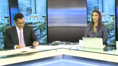 Dos periodistas hacen el ridículo en vivo al informar de "la nave tripulada" que llegó a Júpiter