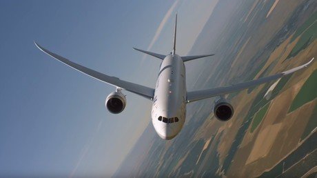 Preparen las bolsas para el mareo: así es el despegue vertical del Boeing 787-9