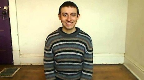 Video: Se sienta y sonríe durante cuatro horas por 221.ª vez