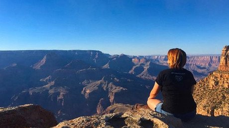 La última foto de una alta ejecutiva antes de caer del Gran Cañón del Colorado