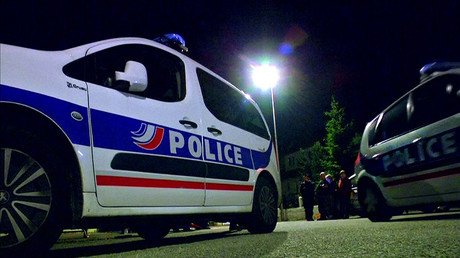 Niza: Un hombre intenta atacar a personas con un machete durante una vigilia