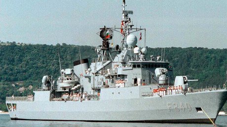 Golpistas secuestran una fragata y toman como rehén al comandante de la Armada turca