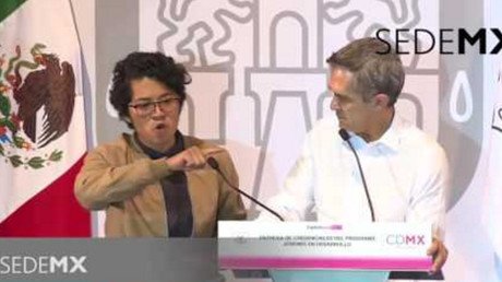 VIDEO: Joven estudiante llama "fascista" al Gobierno de Peña Nieto