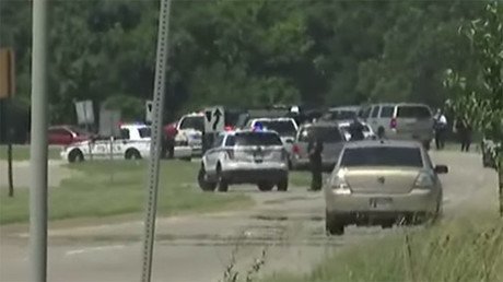 EE.UU.: Una mujer que afirma tener una bomba bloquea una base aérea militar