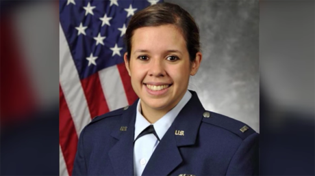 Hallan muerta en Emiratos Árabes Unidos a una teniente estadounidense nacida en Venezuela