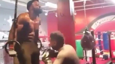 La manera más rara de entrenar los abdominales 