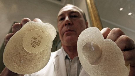 Colombia prohíbe cirugías de aumento de senos a jóvenes menores de 18 años