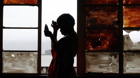 Arrestan a la 'hiena', un hombre a quien los padres le pagan para que viole a sus hijas menores