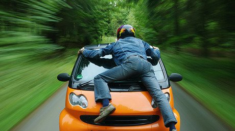 El 'timo de la rotonda': así se finge un accidente para estafar a la aseguradora