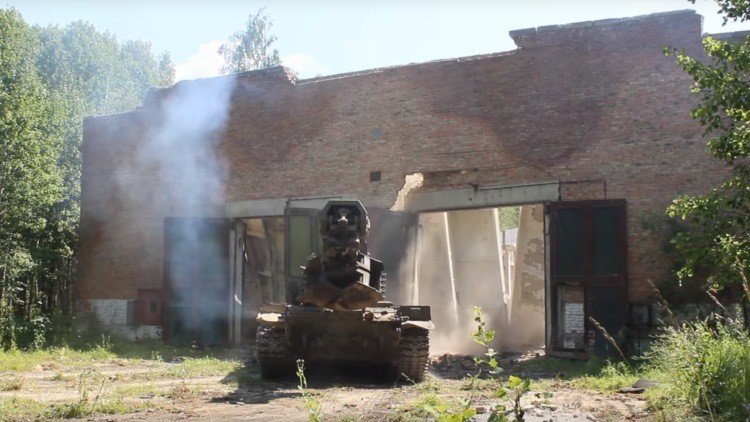 Video: El Ejército ruso muestra cómo derrumban obstáculos sus vehículos especiales