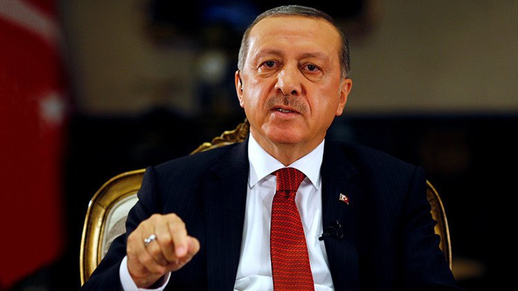 Erdogan acusa a Occidente de dar apoyo al "terrorismo" y a los golpistas