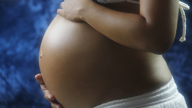 "No se le dio otra opción": La muerte de una salvadoreña embarazada reaviva la polémica del aborto