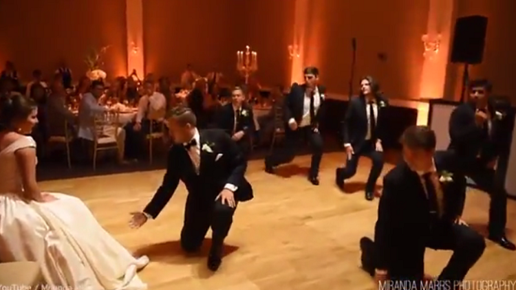Para eso están los amigos: ¿Será este el baile de la boda más divertido de todos los tiempos?