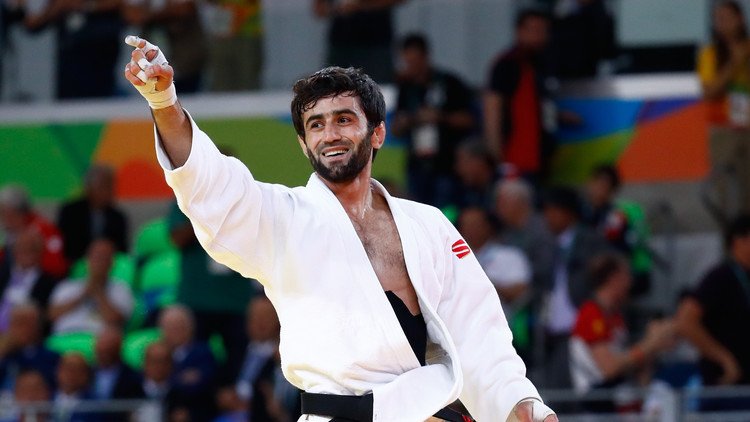 El judoca Beslán Mudránov gana la primera medalla de oro para Rusia