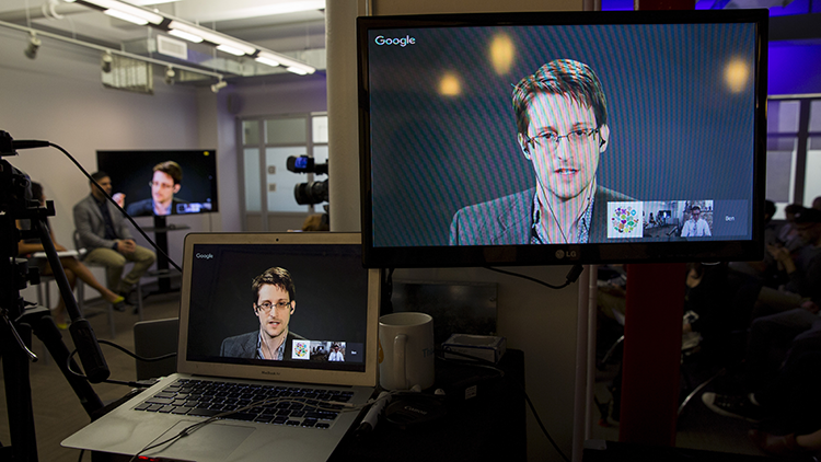 ¿Está en peligro? Snowden despierta las alarmas en EE.UU. tras publicar un posible código encriptado