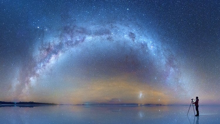 "El espacio en la Tierra": La fascinante Vía Láctea reflejada en desierto de sal en Bolivia (foto)