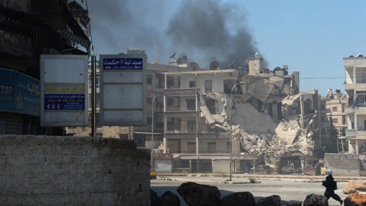 Las Fuerzas Aéreas de Siria destruyen un convoy del Estado Islámico en el suroeste de Alepo