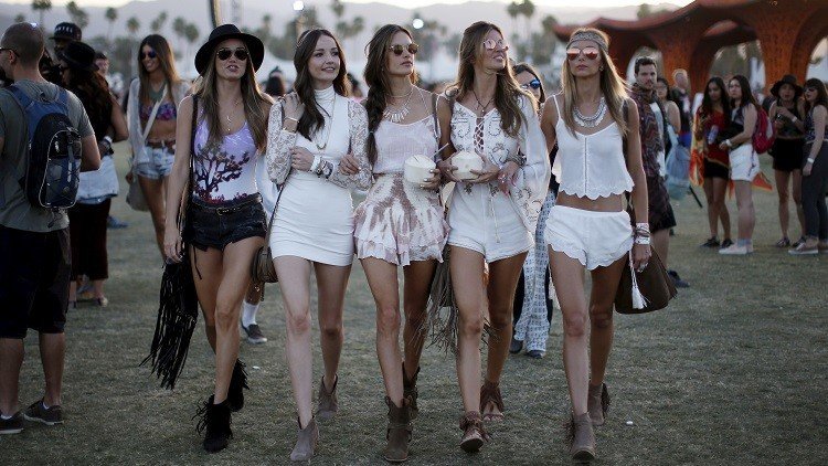 'Lindas las tres': Lapsus en una foto de Victoria's Secret provoca confusión en Internet