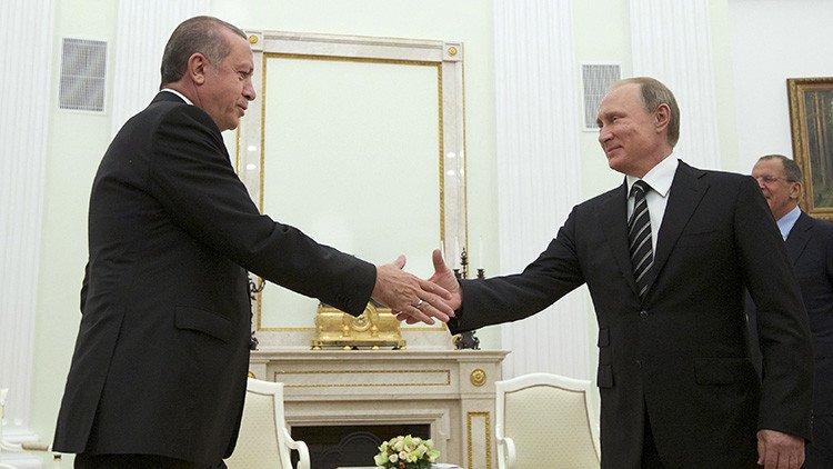 ¿Borrón y cuenta nueva? Putin recibe a Erdogan por primera vez desde el derribo del Su-24 ruso
