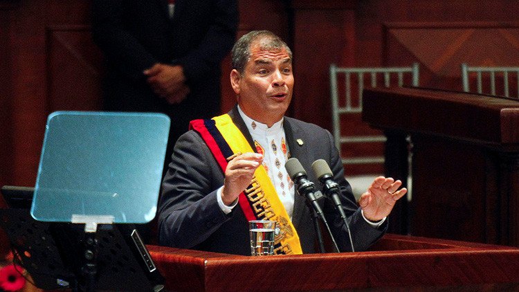 Rafael Correa: dolarizar fue un "suicidio", pero salir ahora sería un "caos"
