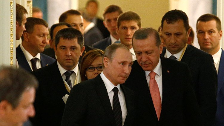 "Si Occidente 'pierde' a Turquía, será por sus propios errores y no por sus relaciones con Rusia"