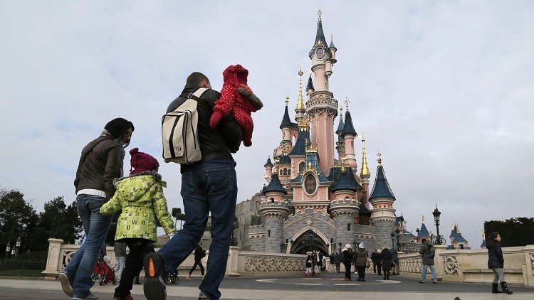 Evacúan Disneyland París por un paquete sospechoso