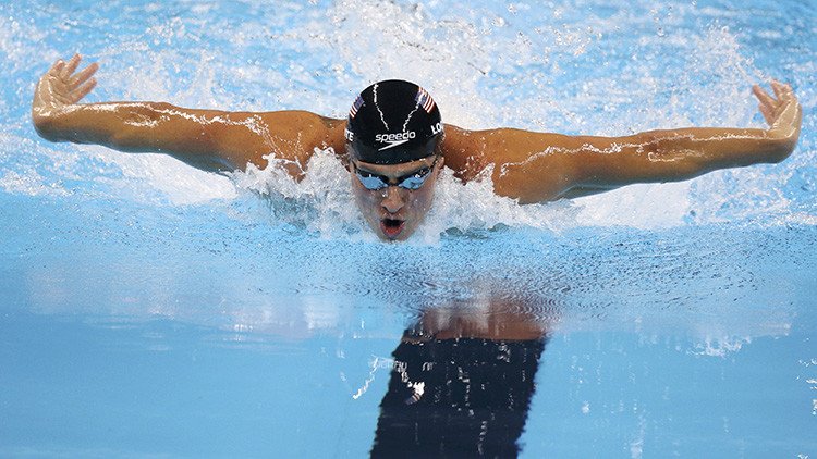 La piel bronceada del nadador olímpico Ryan Lochte deja perplejos a los internautas