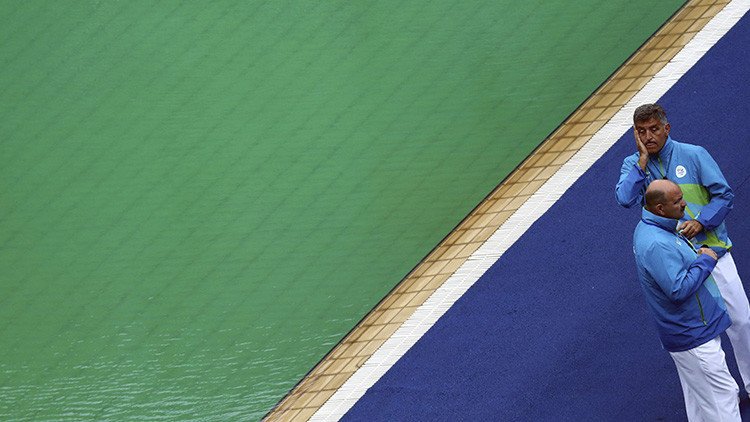 La 'maldición verde': Cambia de color el agua de una segunda piscina de los JJ.OO.