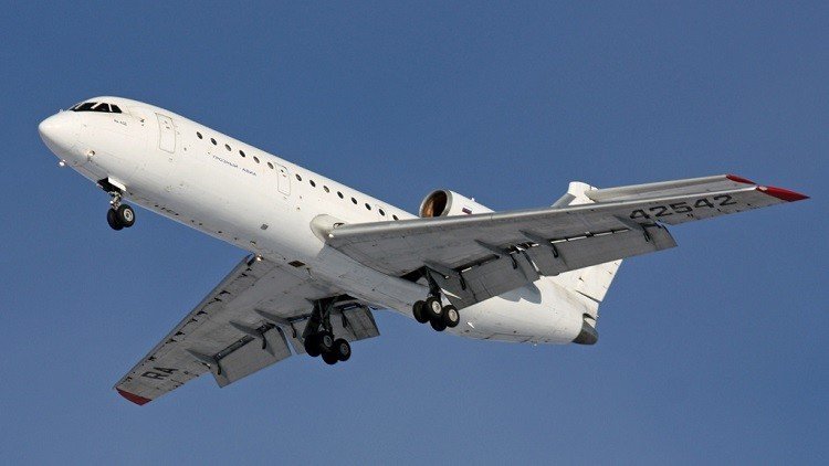  "Daba mucho miedo": Un avión de pasajeros realiza un aterrizaje extremo en Rusia (Videos)
