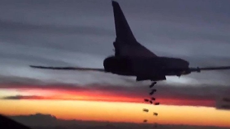 Video: Seis bombarderos rusos destruyen depósitos de armas del Estado Islámico en Siria