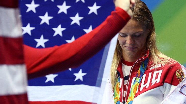La nadadora rusa Efímova tacha de "guerra" la conducta de su rival estadounidense 