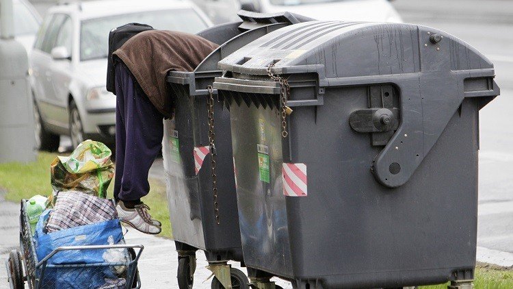 EE.UU.: Un hombre sobrevive tras ser volcado y comprimido en un camión de reciclaje de cartón
