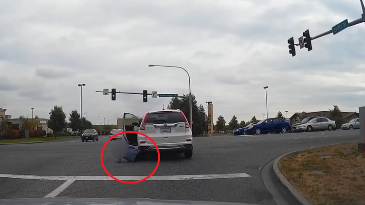 Peligroso despiste: Una mujer es atropellada por su propio coche