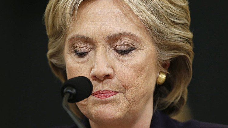 Un escándalo lejos de su fin: el FBI entrega al Congreso los datos sobre el correo de Clinton