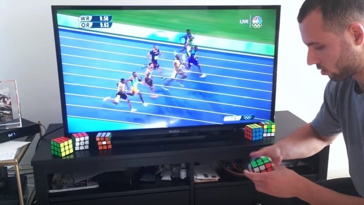 Logra resolver un cubo de Rubik antes de que Usain Bolt termine los 100 metros 