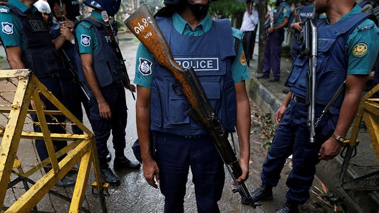 Una pelea entre seguidores de una telenovela deja más de cien heridos en Bangladés