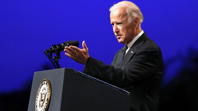 "Arrogante, insensible, equivocado": El vicepresidente Biden menosprecia la Constitución de Japón