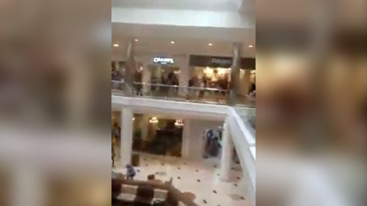 EE.UU.: Caos, pánico y evacuación tras un robo con posible tiroteo en un centro comercial 