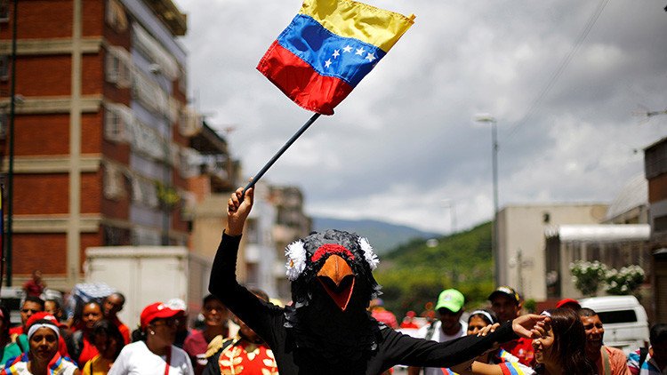 Venezuela enfila sus tanques pensantes para hacer frente a la "aplanadora" cultural