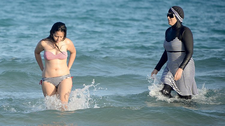 Un empresario pagará las multas de las mujeres que lleven 'burkini' en playas francesas