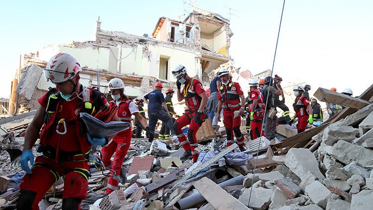 Escalofriante: Un dron graba qué dejó el sismo de una ciudad italiana