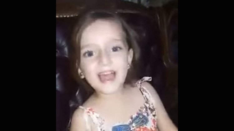 Video espeluznante: Una bomba interrumpe el canto enternecedor de una niña siria