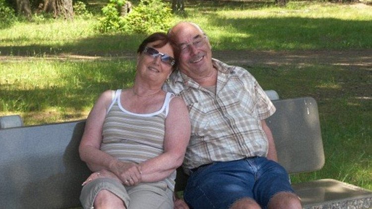 "La foto más triste": una pareja es obligada a estar separada después de 62 años de matrimonio