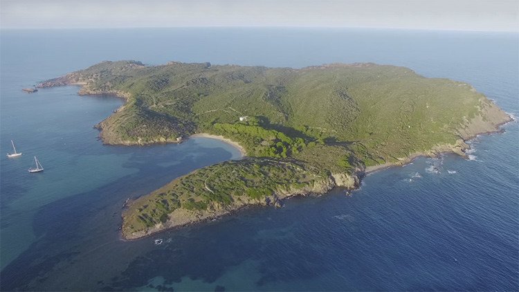 'Una joya del Mediterráneo': Ponen a la venta una isla paradisíaca tras más de un siglo (video)